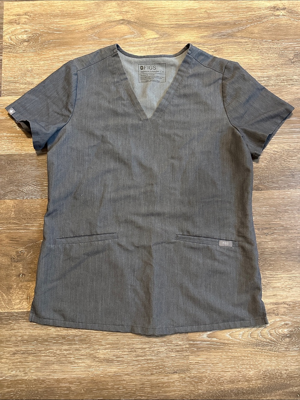 Figs Women’s Charcoal Set (shirt and pant)